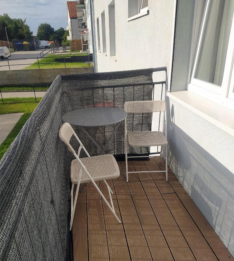 Apartament Mala Ogrodowa Apartment Oborniki Śląskie Bagian luar foto