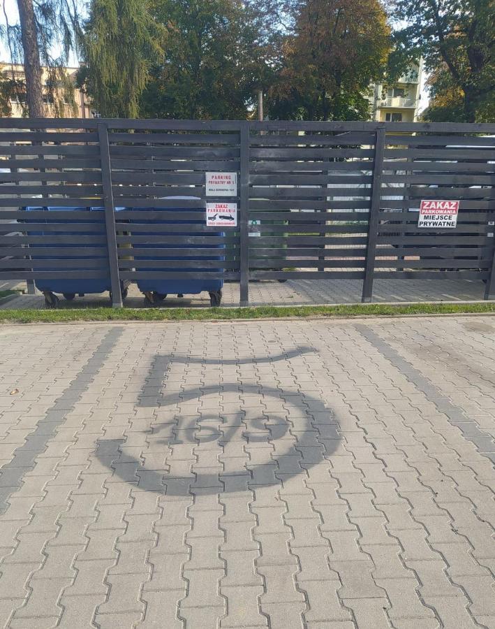 Apartament Mala Ogrodowa Apartment Oborniki Śląskie Bagian luar foto